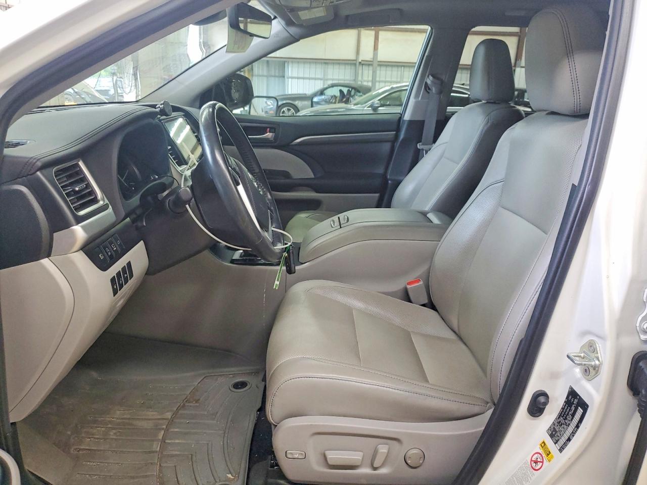 2019 TOYOTA HIGHLANDER LIMITED PLATINUM photo 13