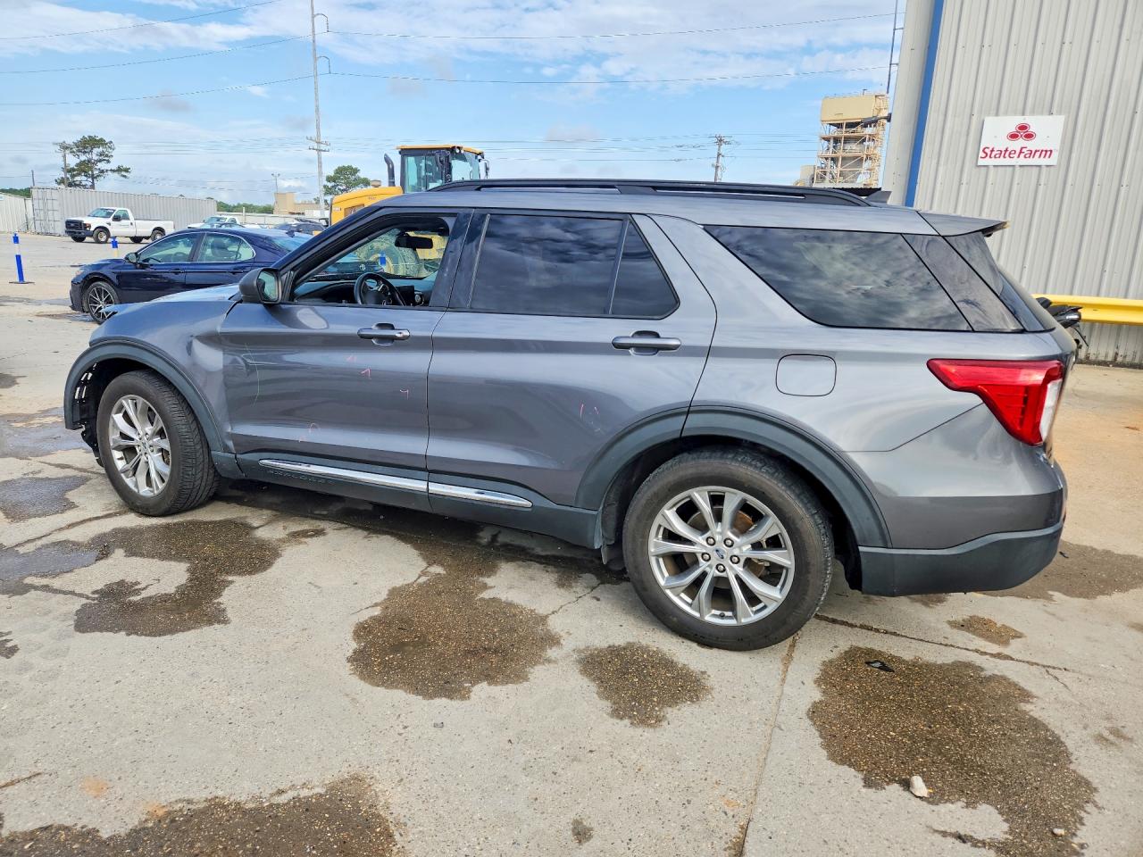 2021 FORD EXPLORER XLT photo 3