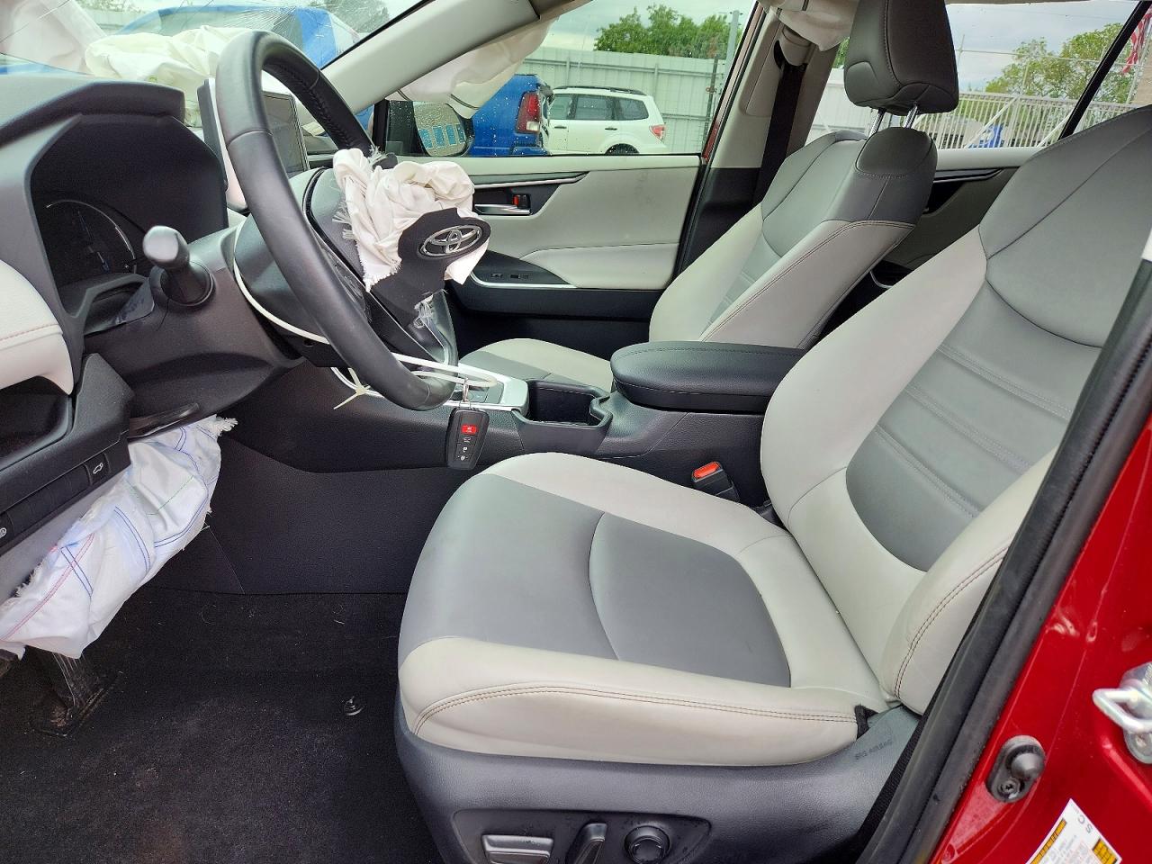 2024 TOYOTA RAV4 XLE PREMIUM photo 19