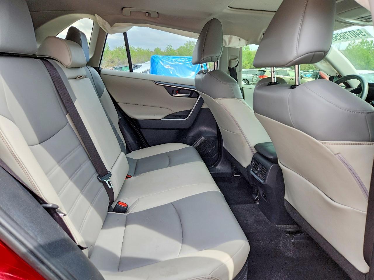 2024 TOYOTA RAV4 XLE PREMIUM photo 31