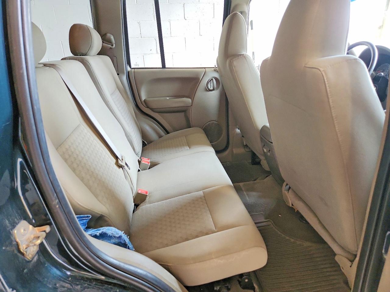 2005 JEEP LIBERTY SPORT photo 28