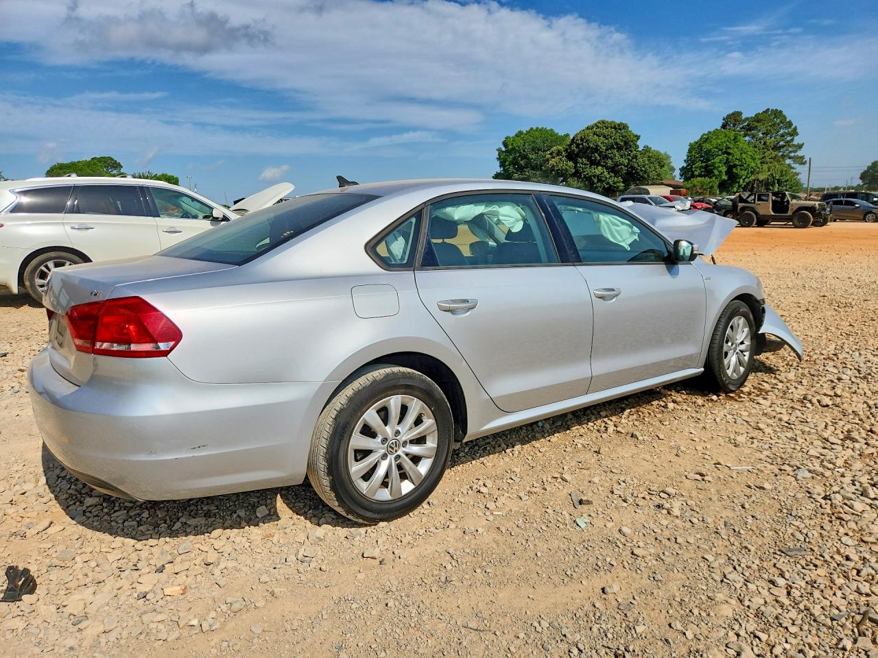 2015 VOLKSWAGEN PASSAT S photo 5