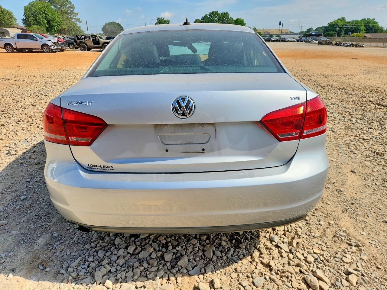2015 VOLKSWAGEN PASSAT S photo 11