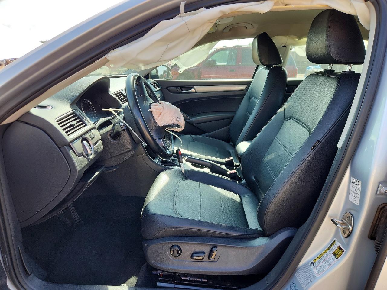 2015 VOLKSWAGEN PASSAT S photo 13