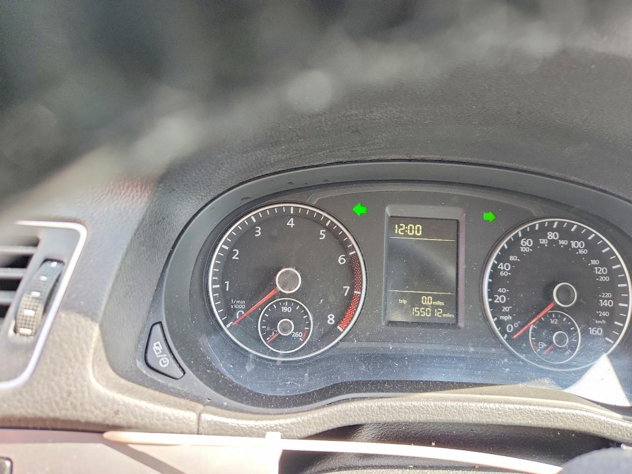 2015 VOLKSWAGEN PASSAT S photo 17