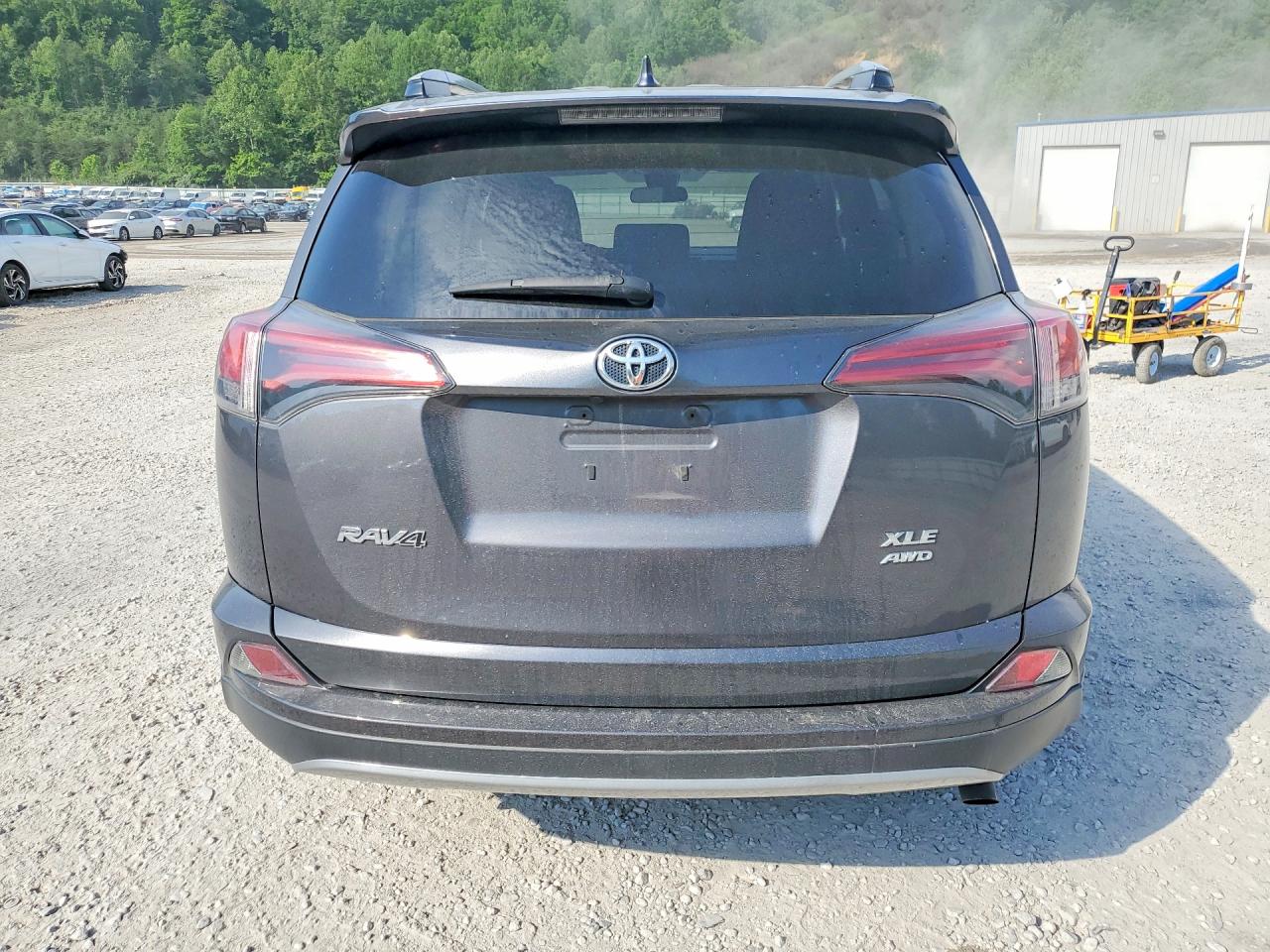 2018 TOYOTA RAV4 XLE photo 16