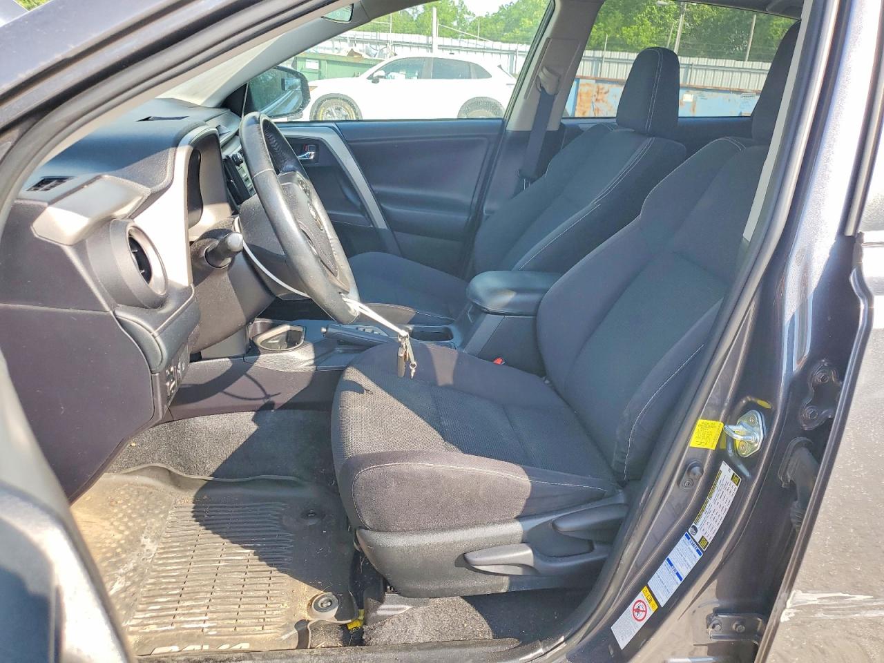 2018 TOYOTA RAV4 XLE photo 19