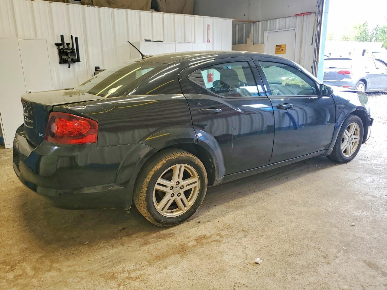 2013 DODGE AVENGER SXT photo 3