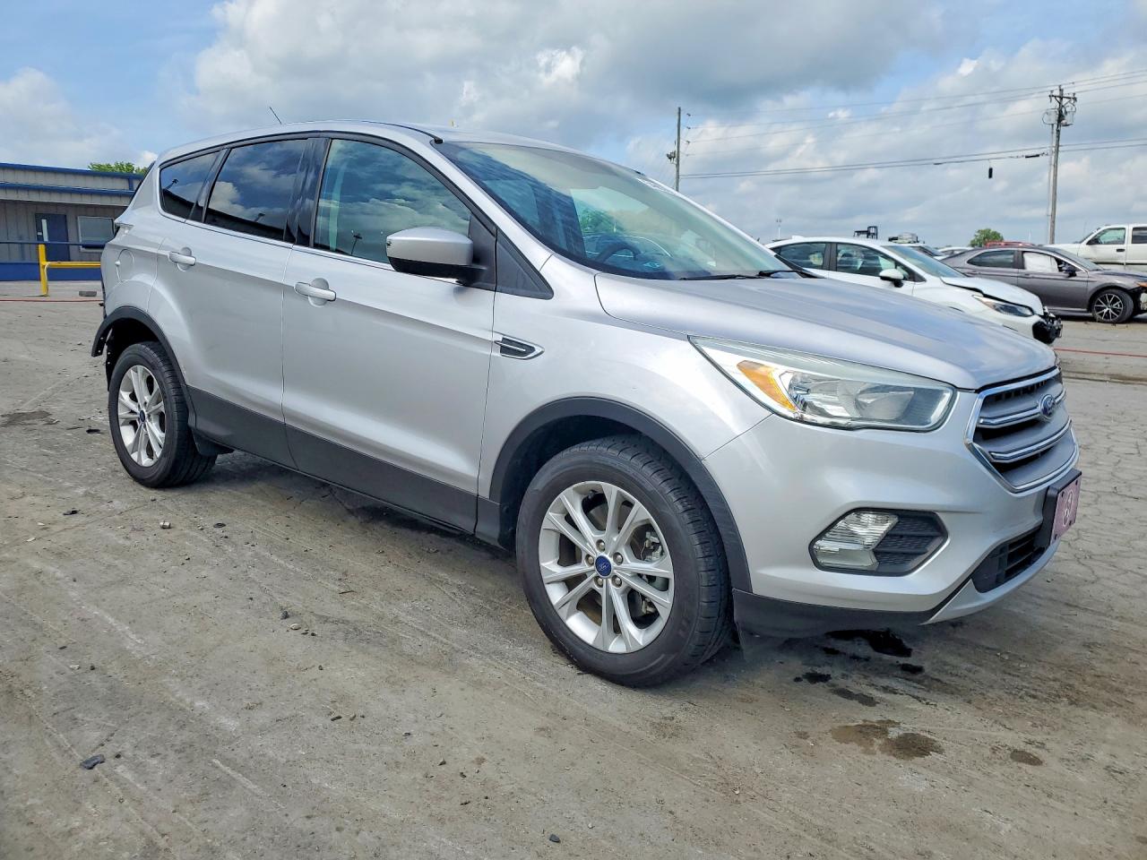 2017 FORD ESCAPE SE photo 4