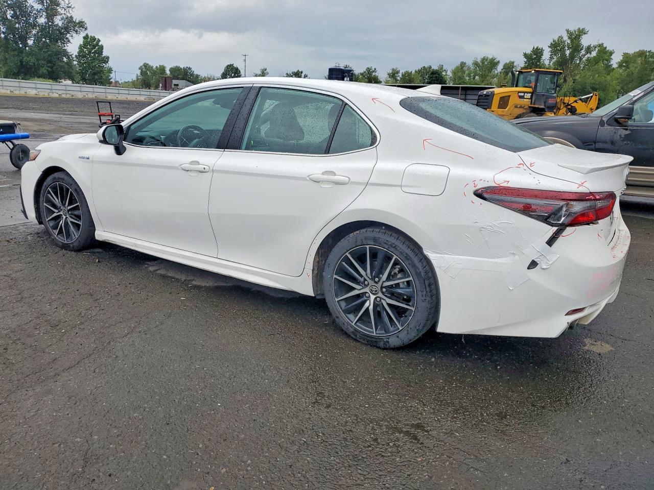 2021 TOYOTA CAMRY SE photo 3