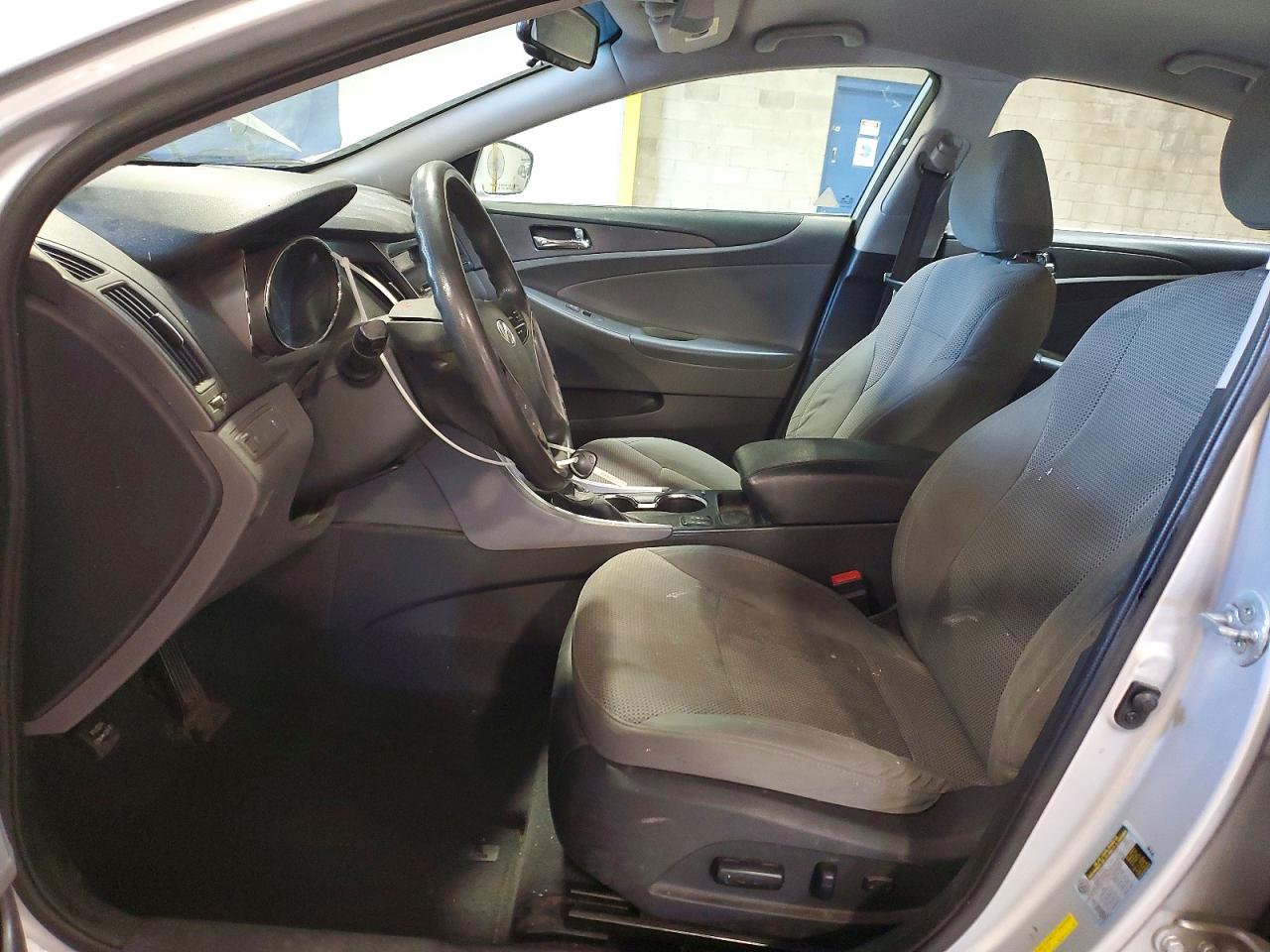 2013 HYUNDAI SONATA GLS photo 13