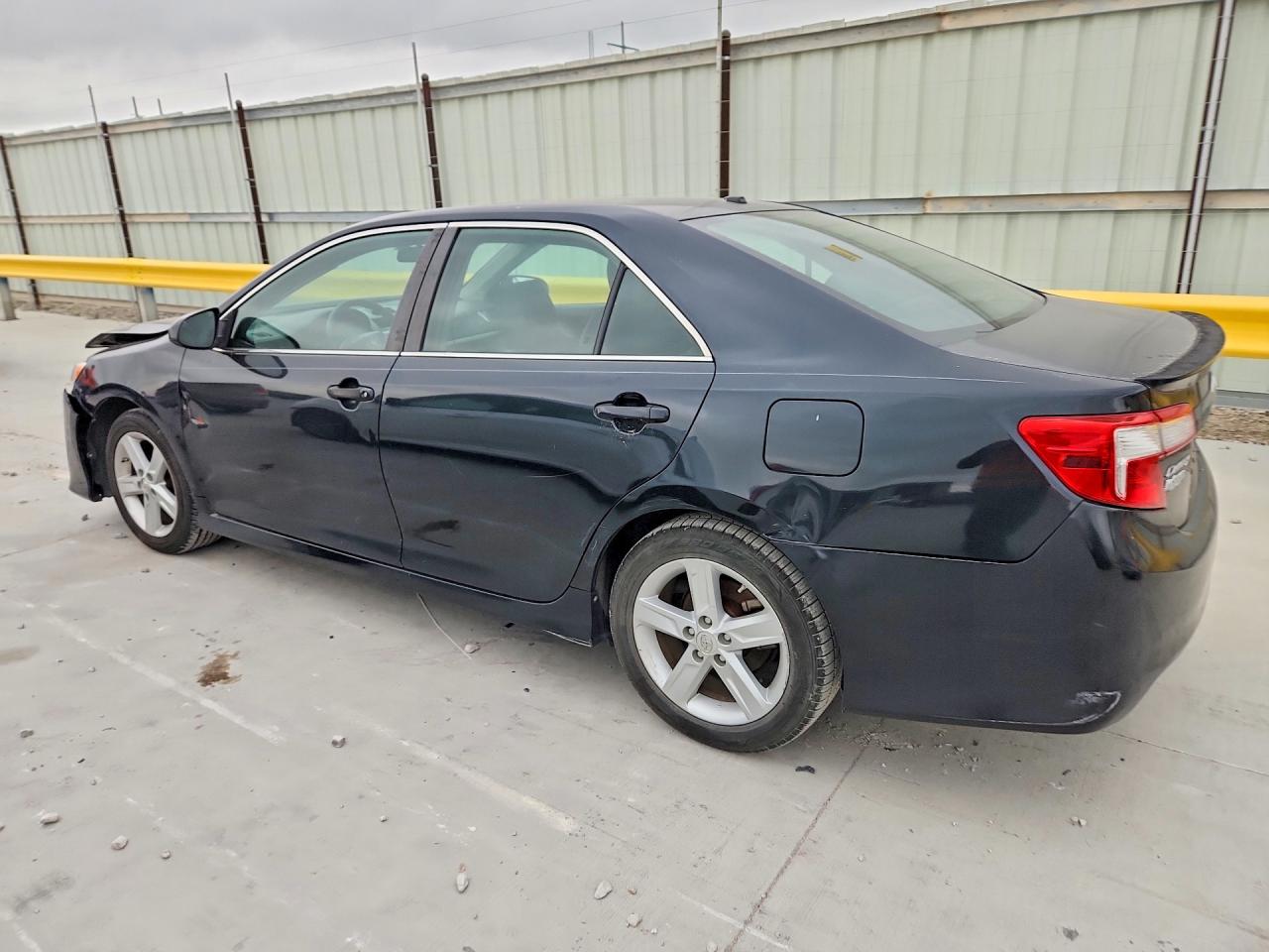 2012 TOYOTA CAMRY SE photo 2