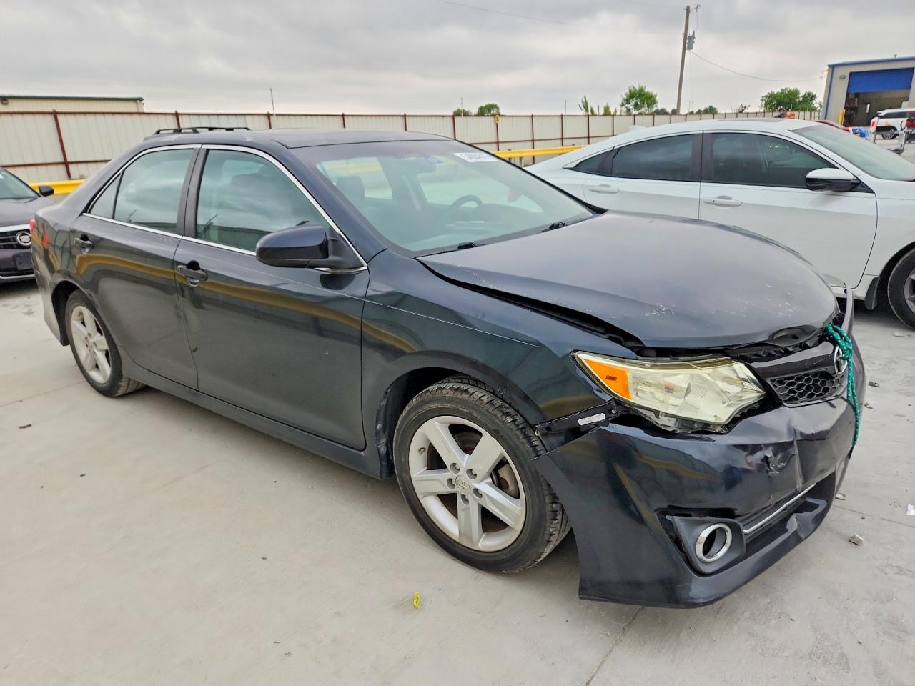 2012 TOYOTA CAMRY SE photo 4