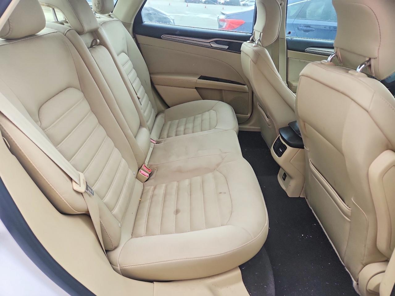 2014 FORD FUSION SE photo 19