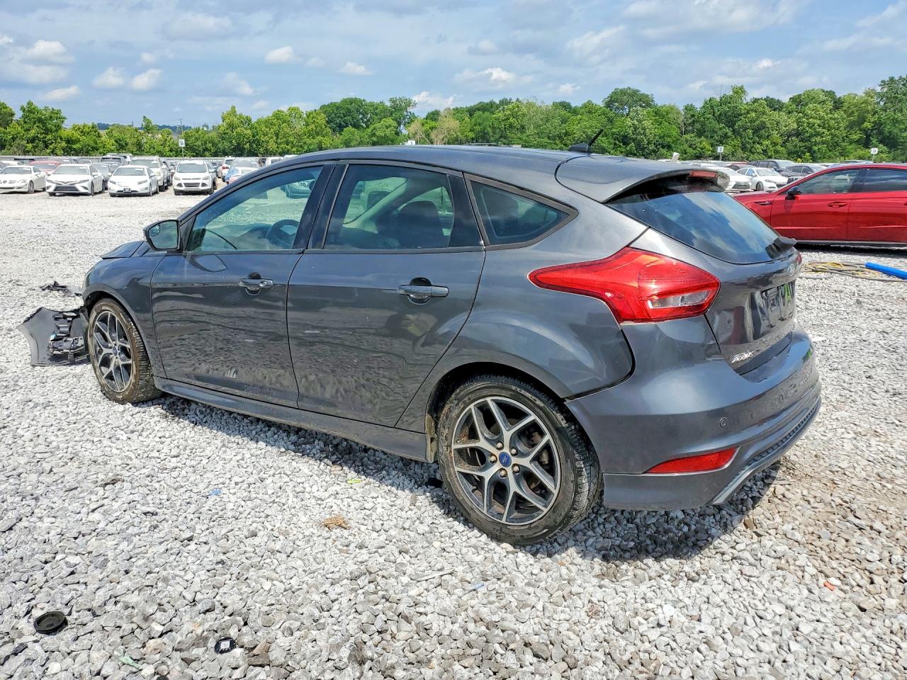 2015 FORD FOCUS SE photo 4