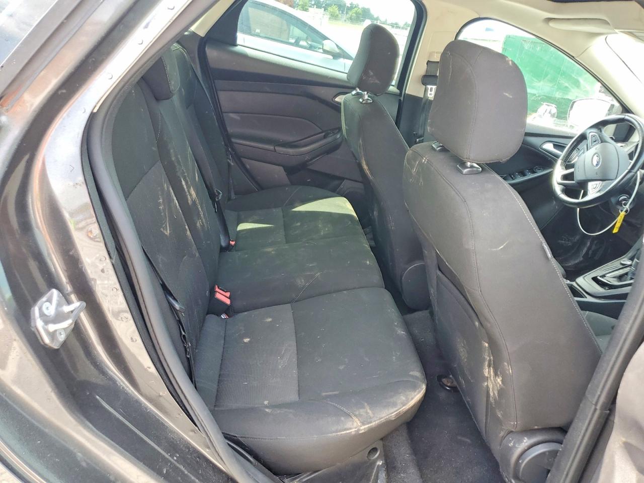 2015 FORD FOCUS SE photo 28