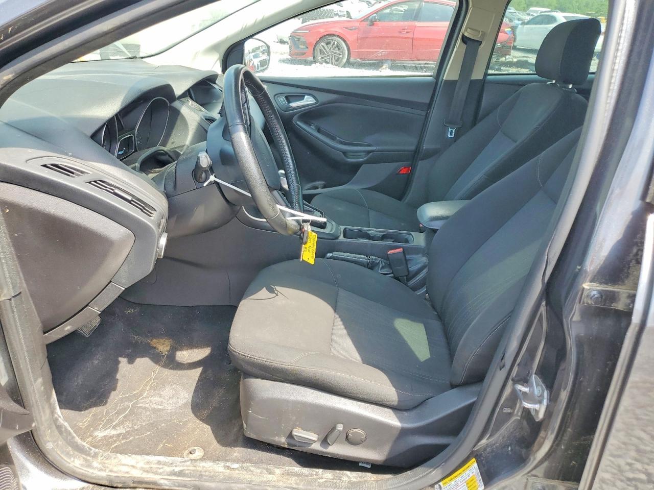 2015 FORD FOCUS SE photo 19
