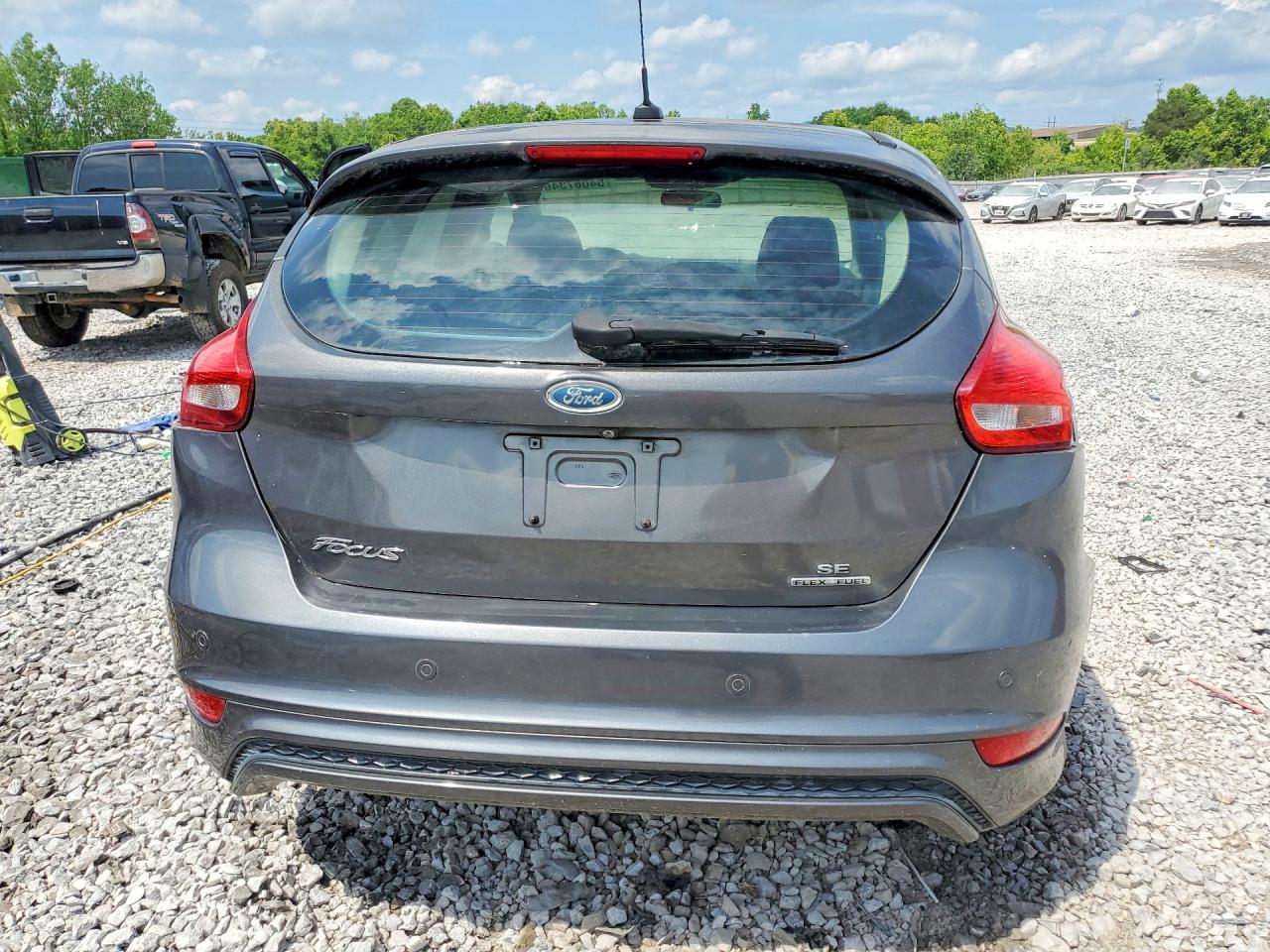 2015 FORD FOCUS SE photo 16