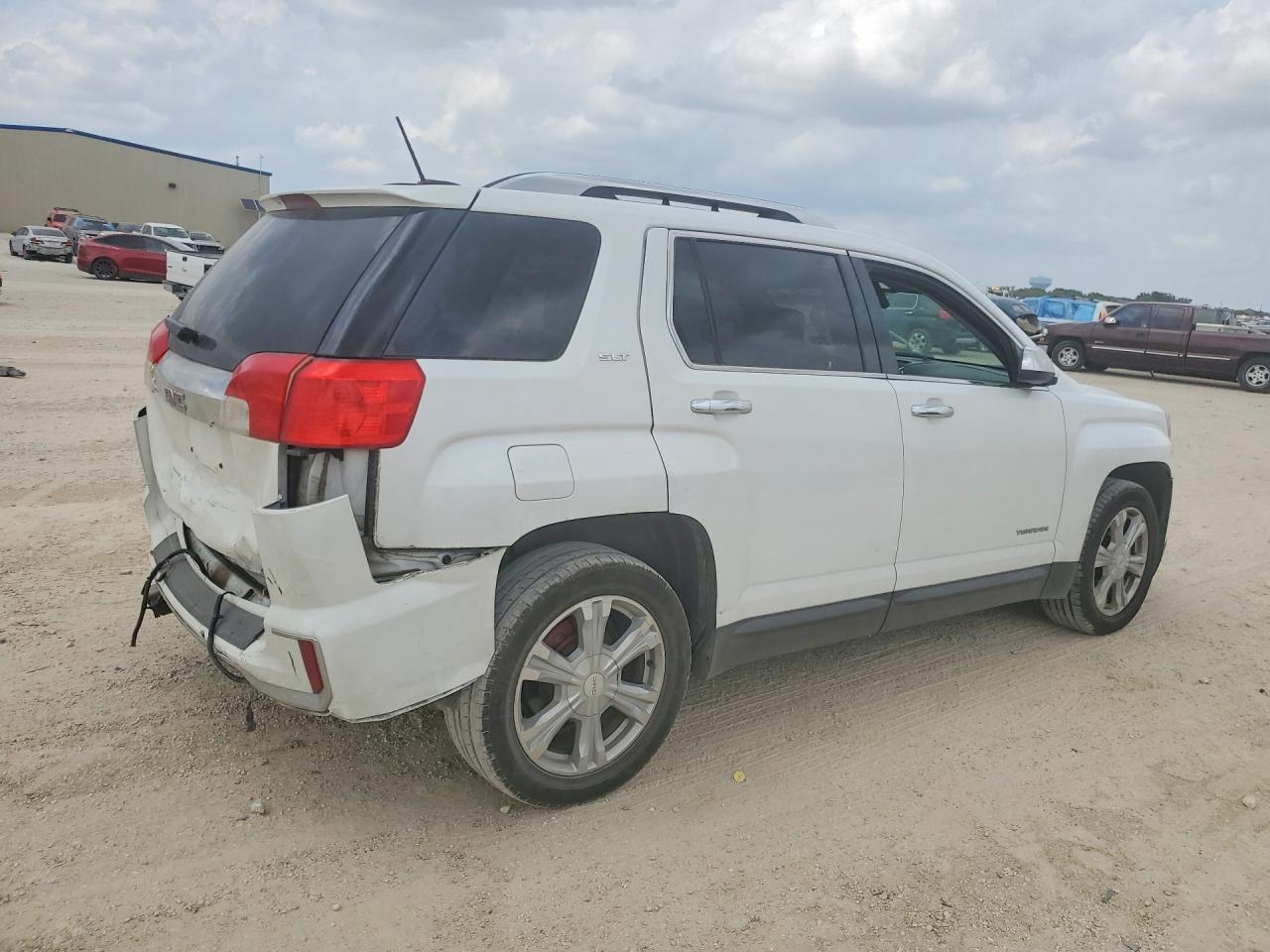 2017 GMC TERRAIN SLT photo 5