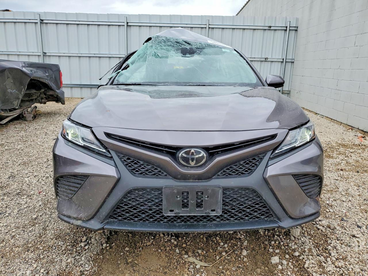 2019 TOYOTA CAMRY SE photo 9