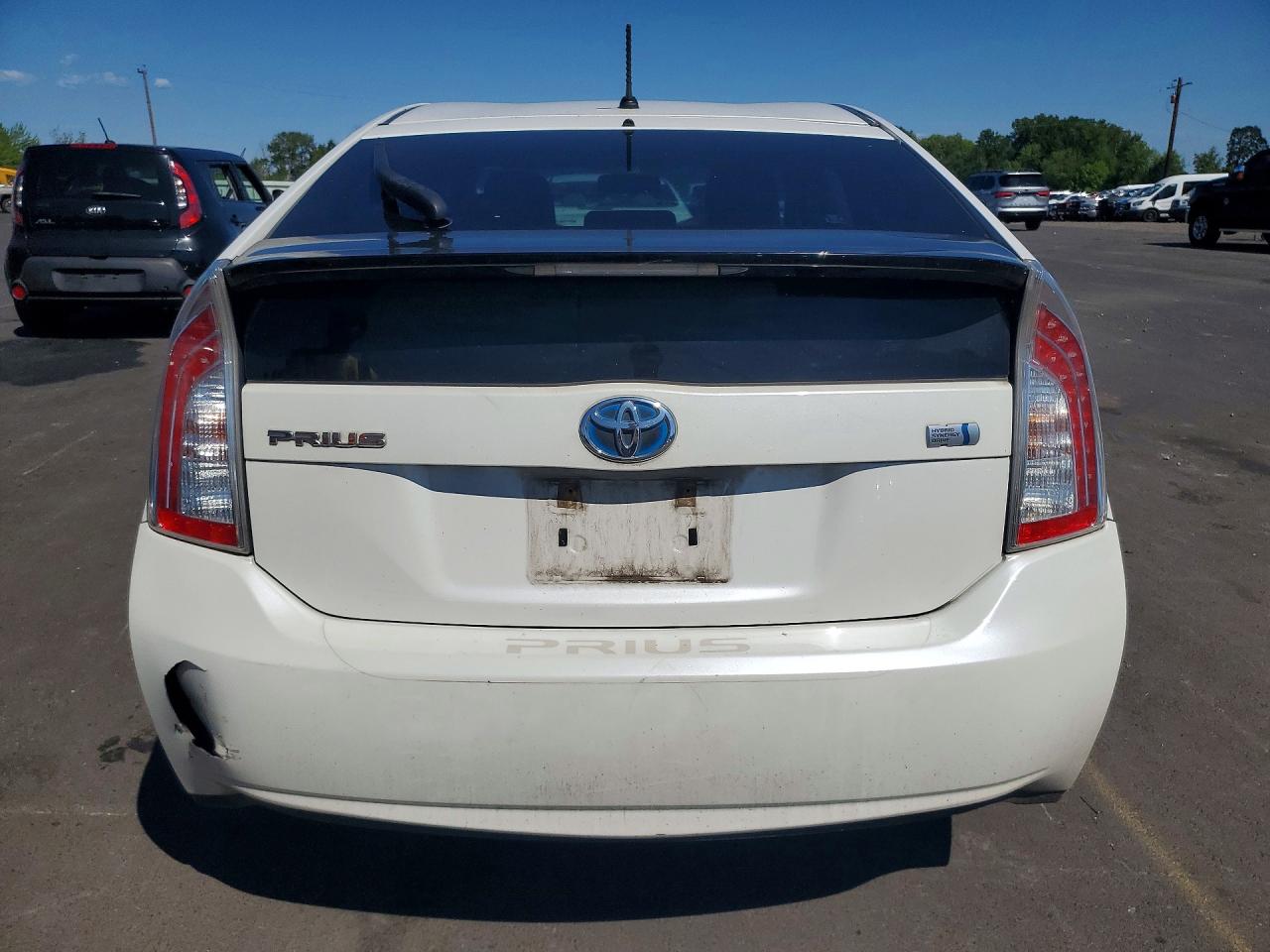 2013 TOYOTA PRIUS TWO photo 16