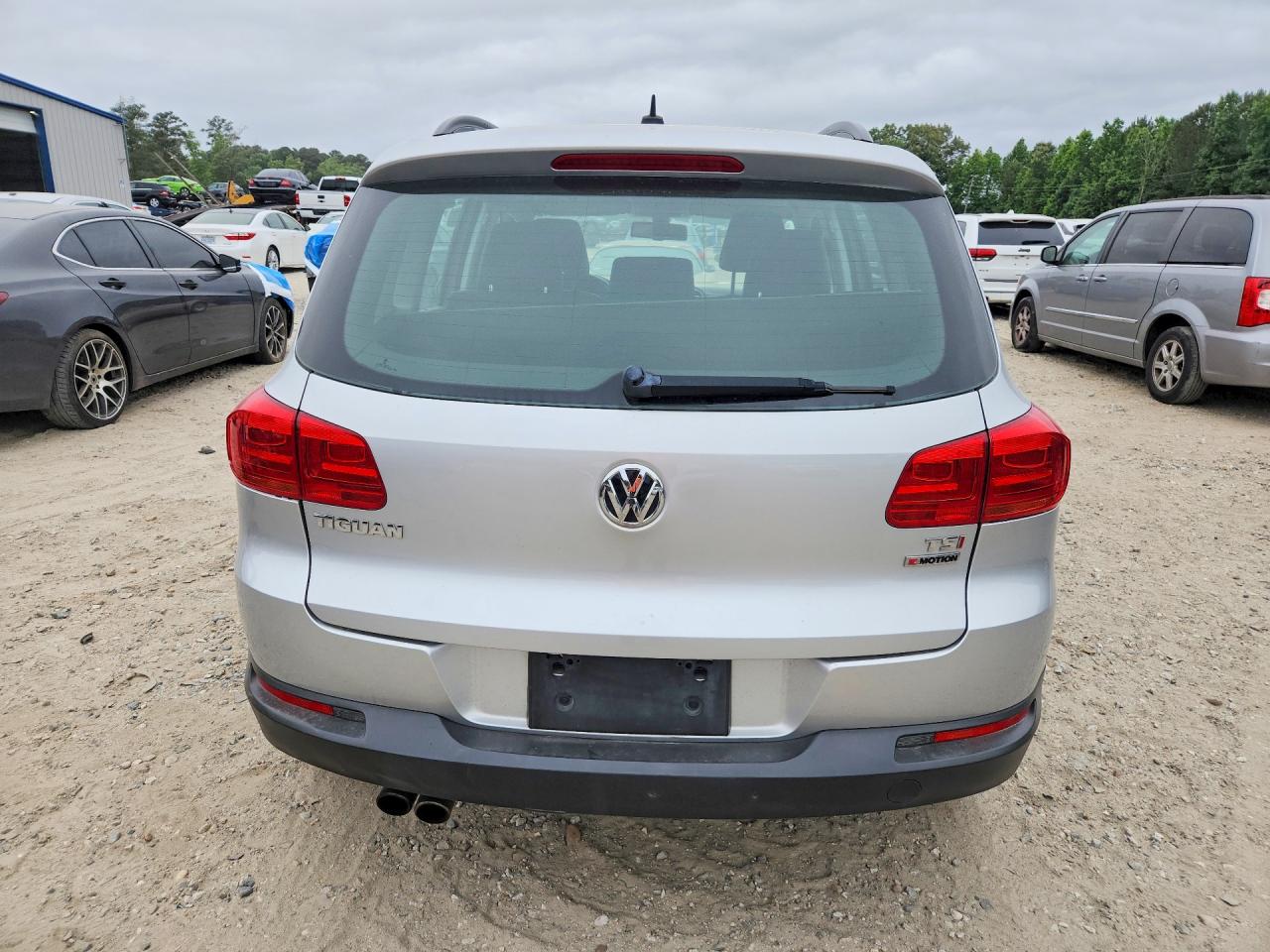 2016 VOLKSWAGEN TIGUAN S photo 6