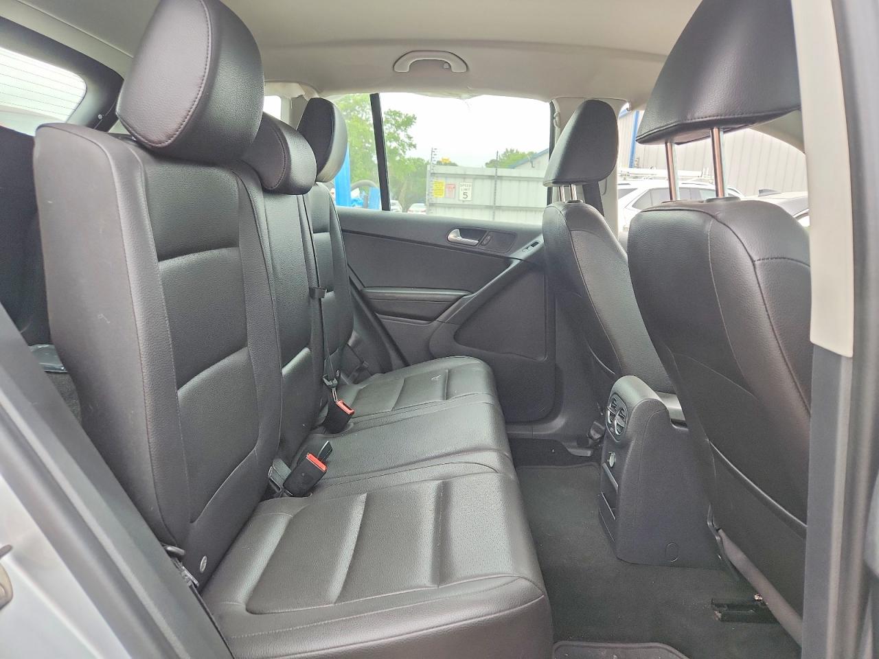 2016 VOLKSWAGEN TIGUAN S photo 11