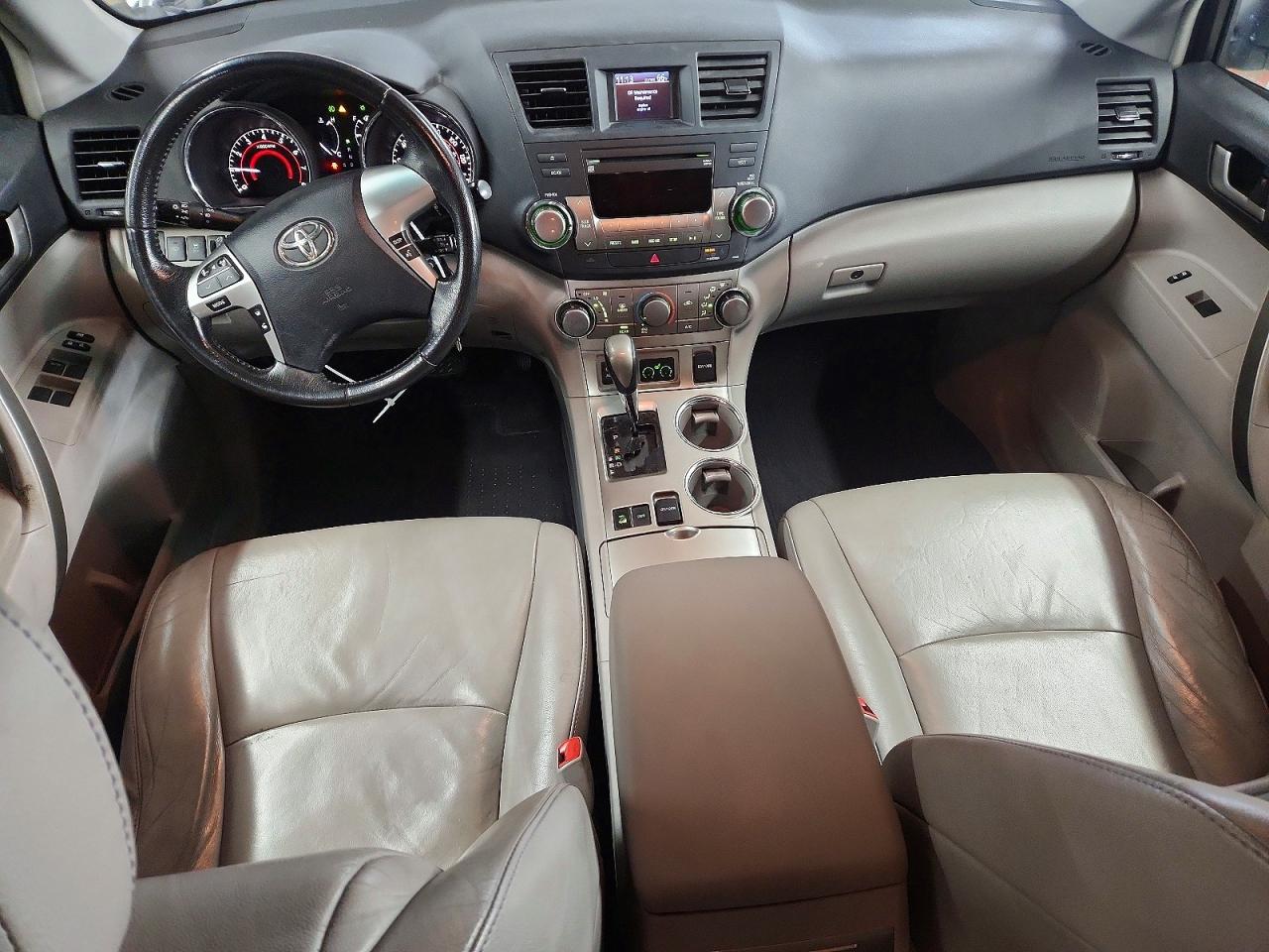 2012 TOYOTA HIGHLANDER SE photo 15