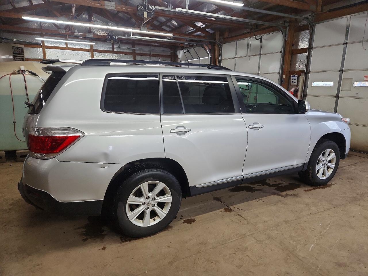 2012 TOYOTA HIGHLANDER SE photo 5