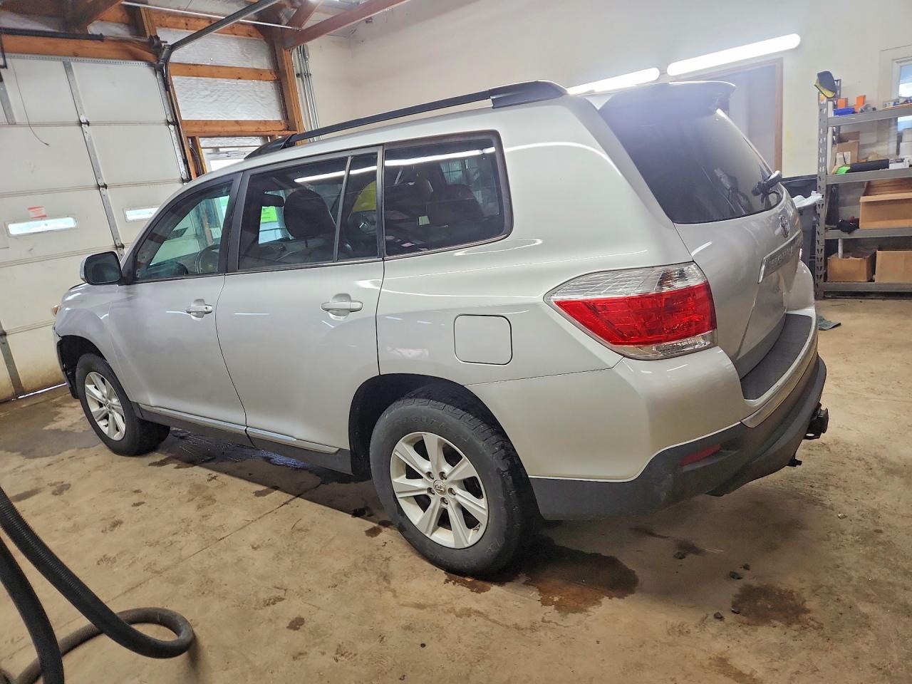 2012 TOYOTA HIGHLANDER SE photo 3