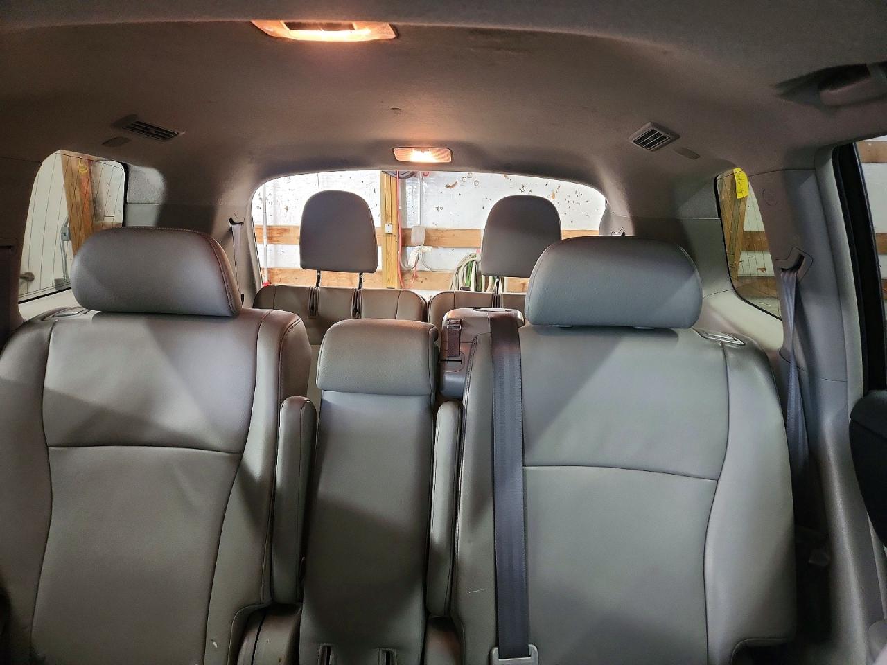 2012 TOYOTA HIGHLANDER SE photo 19