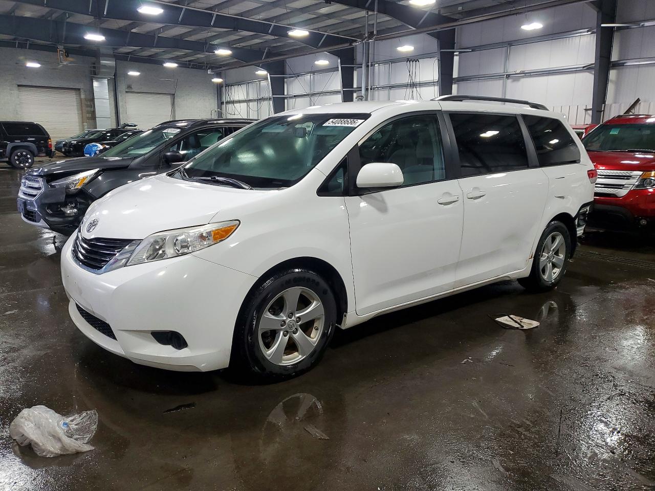 2014 TOYOTA SIENNA