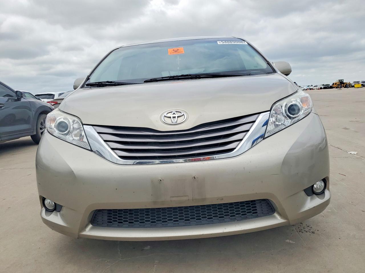 2017 TOYOTA SIENNA XLE 8-PASSENGER photo 5
