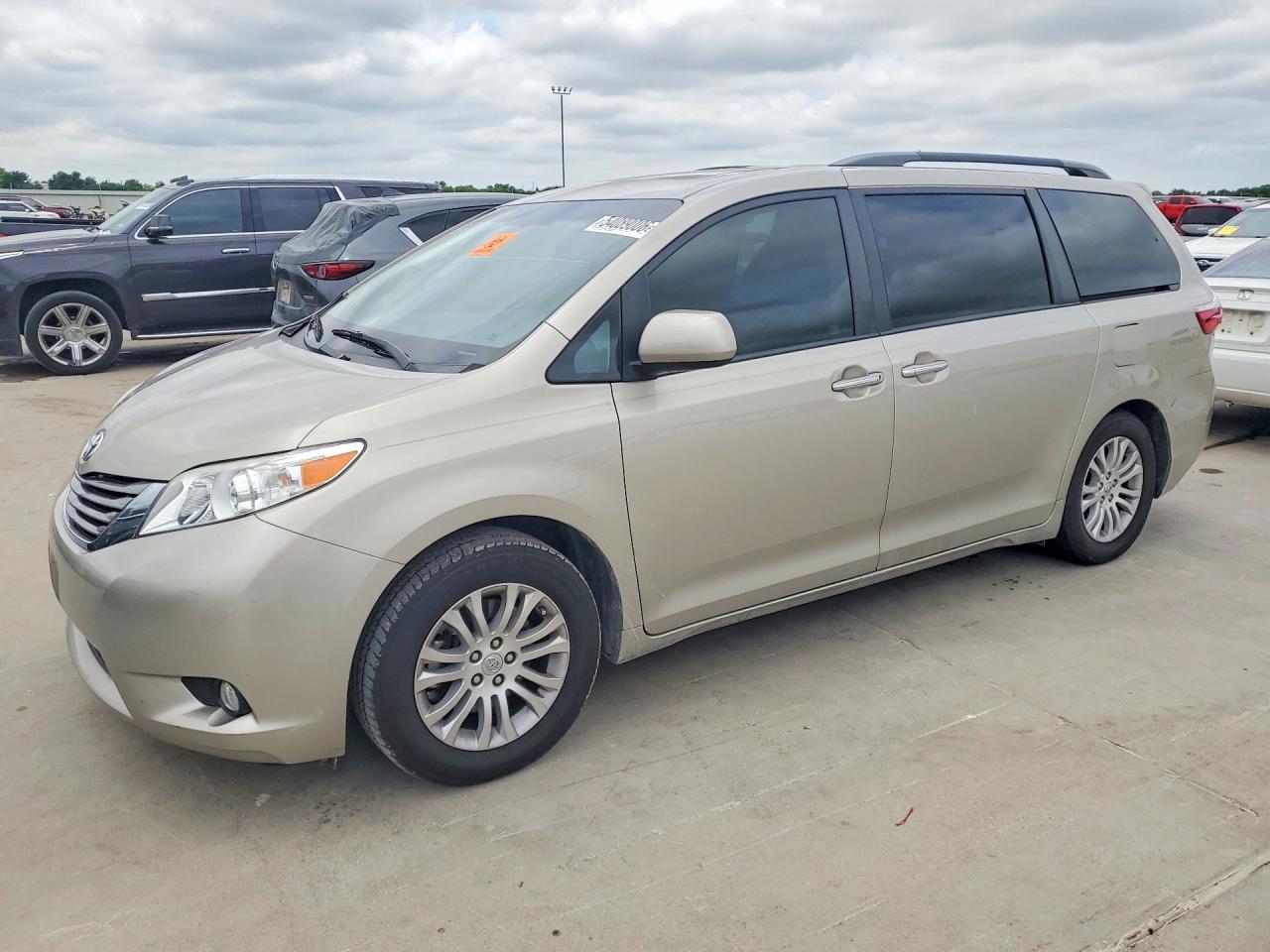 2017 TOYOTA SIENNA