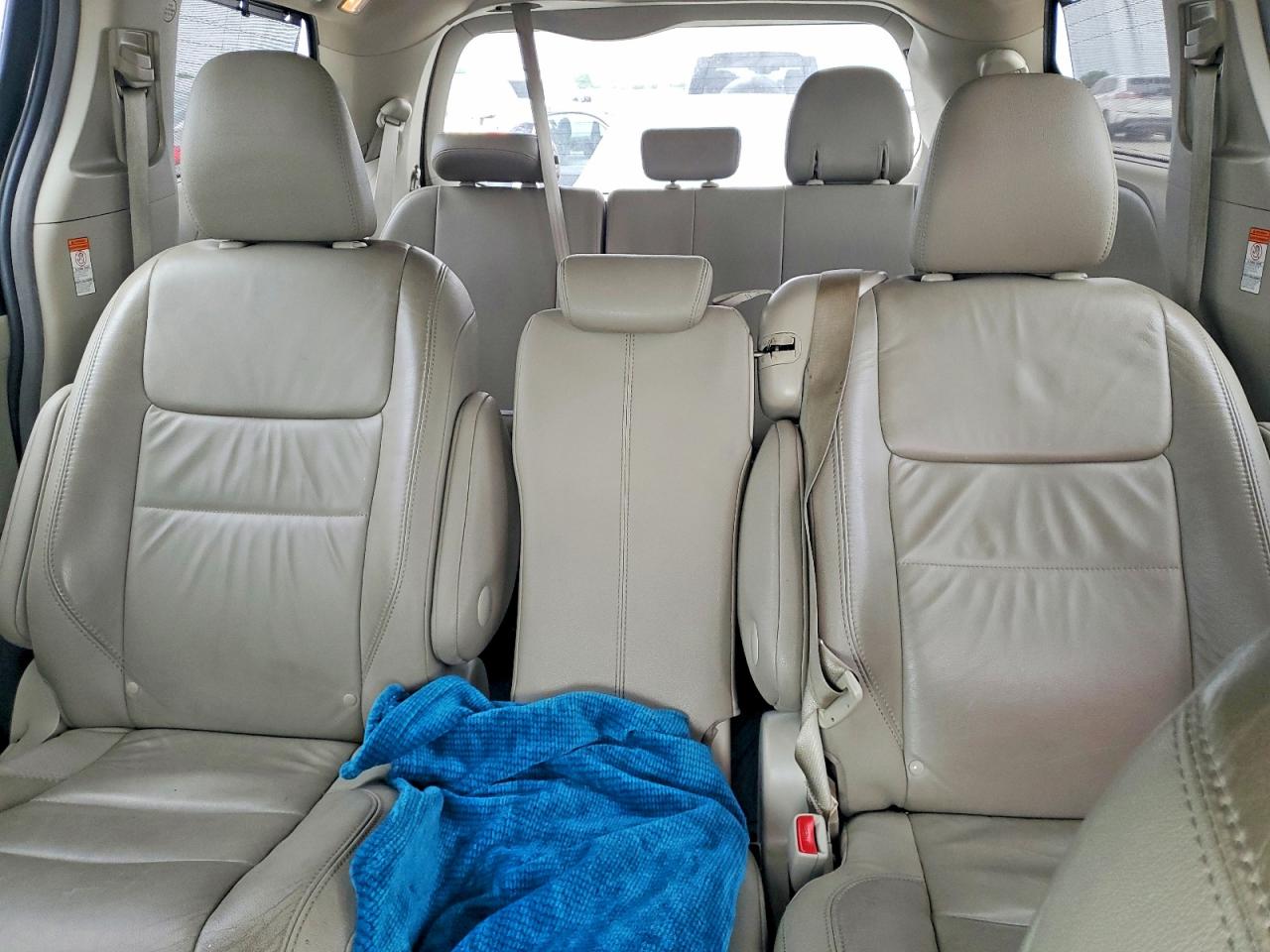 2017 TOYOTA SIENNA XLE 8-PASSENGER photo 10