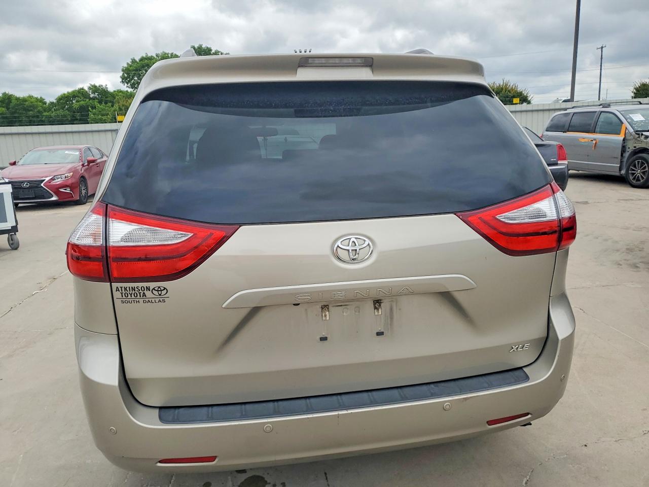 2017 TOYOTA SIENNA XLE 8-PASSENGER photo 6