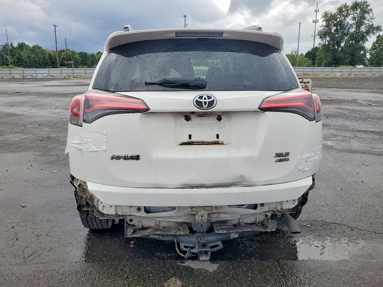 2017 TOYOTA RAV4 XLE photo 11