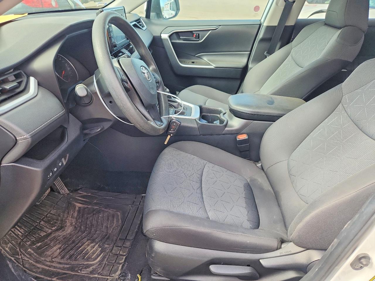 2021 TOYOTA RAV4 LE photo 13