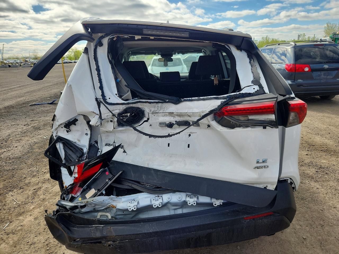 2021 TOYOTA RAV4 LE photo 11