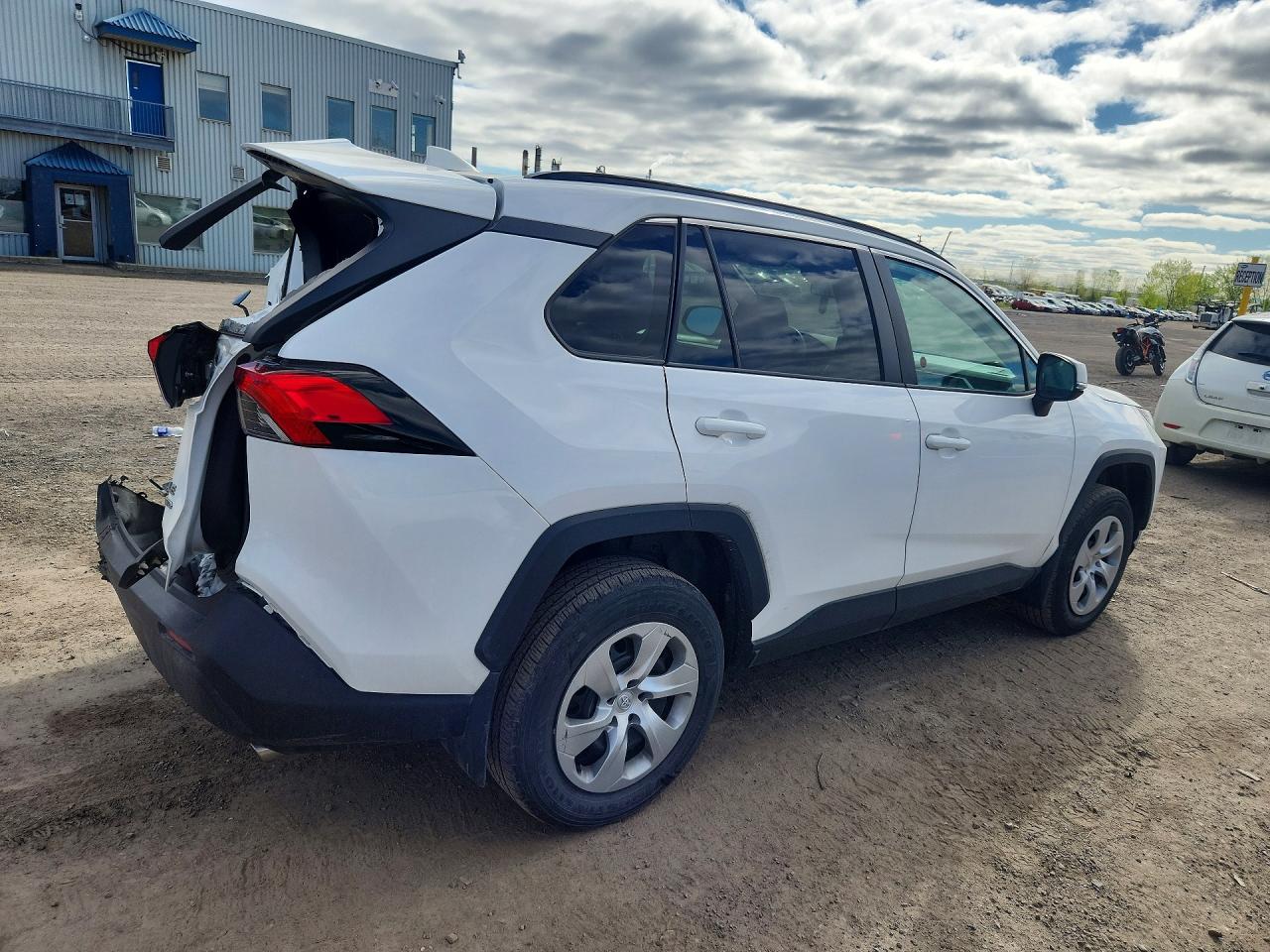 2021 TOYOTA RAV4 LE photo 5