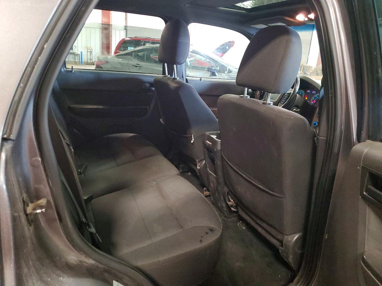 2011 FORD ESCAPE XLT photo 11