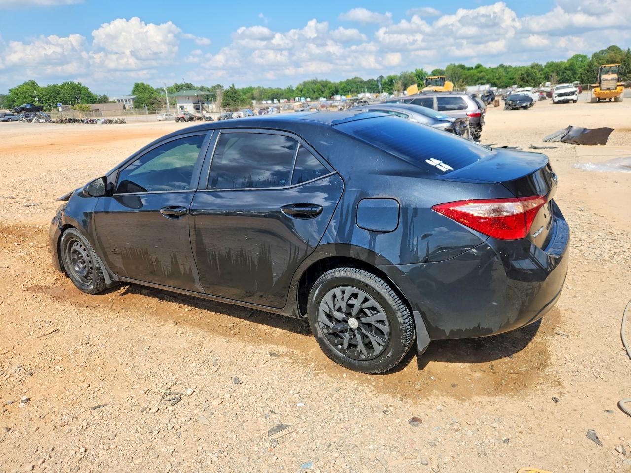 2019 TOYOTA COROLLA LE photo 3
