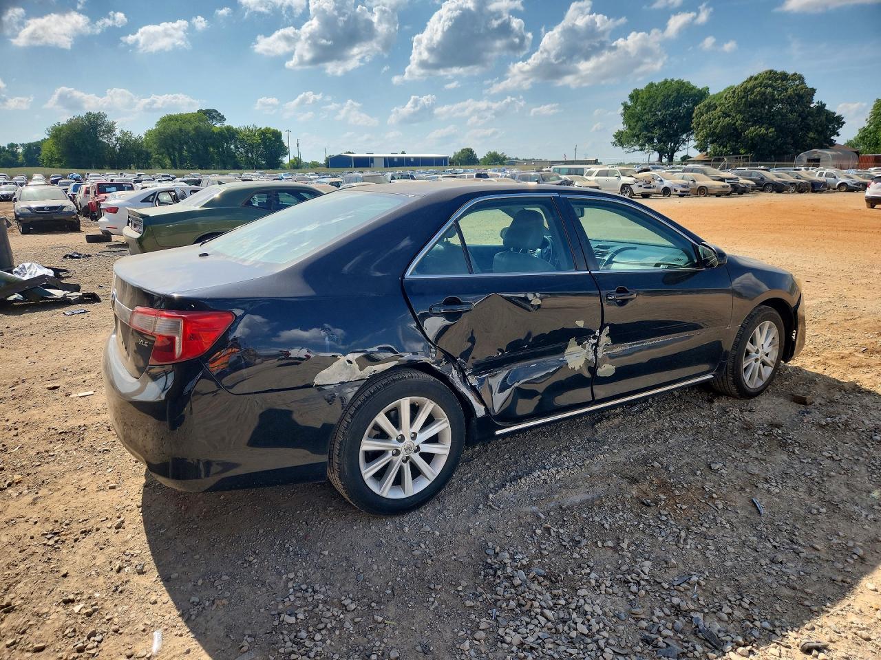 2013 TOYOTA CAMRY photo 5