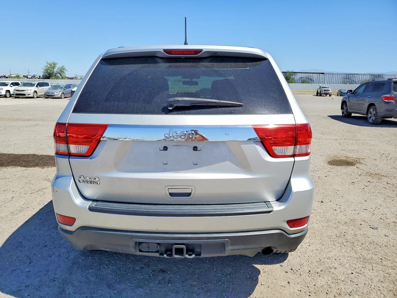 2012 JEEP GRAND CHEROKEE LAREDO photo 11