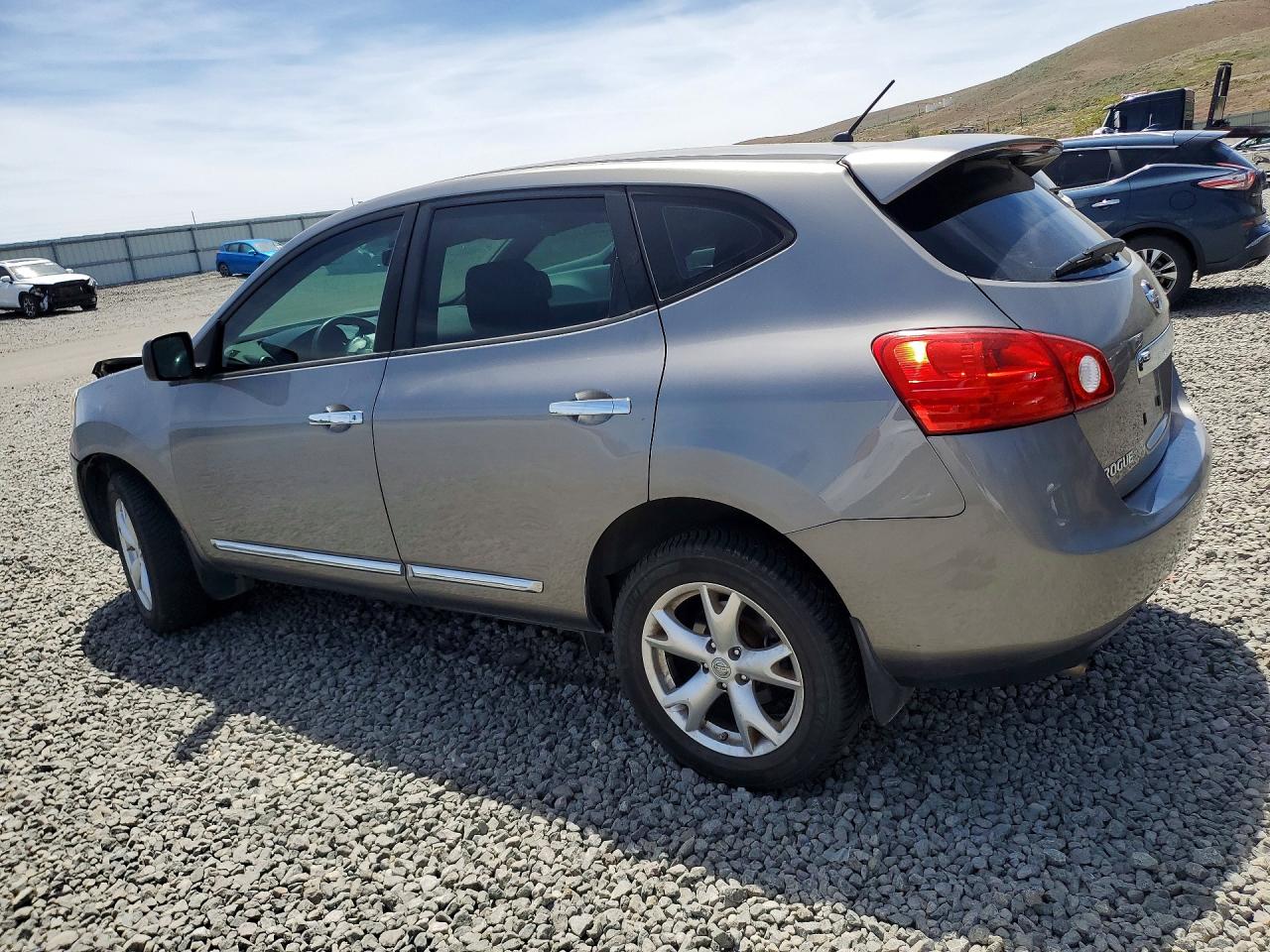 2013 NISSAN ROGUE S photo 2