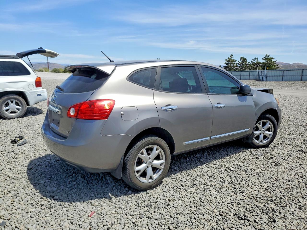 2013 NISSAN ROGUE S photo 3