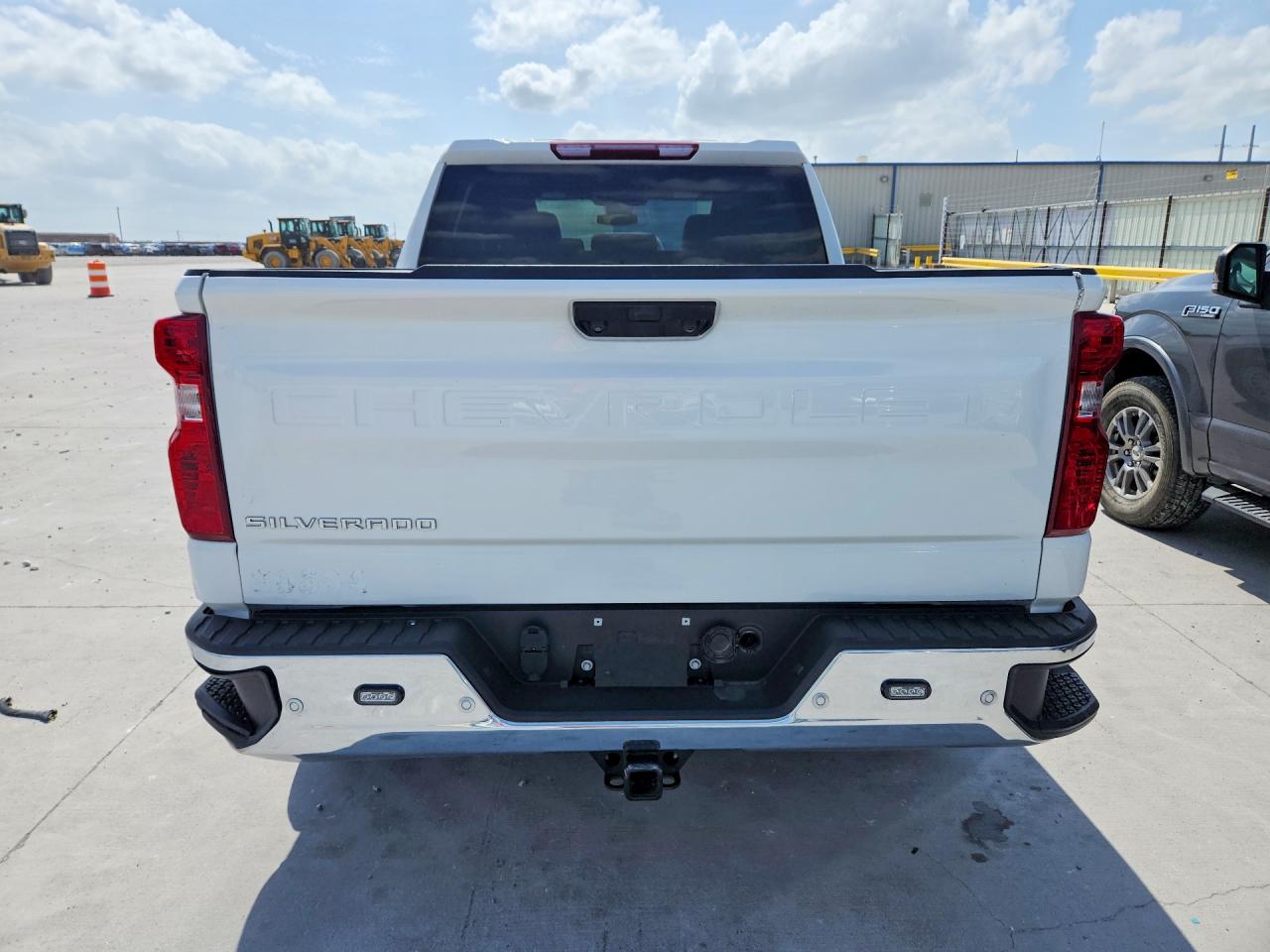 2024 CHEVROLET SILVERADO C1500 photo 11