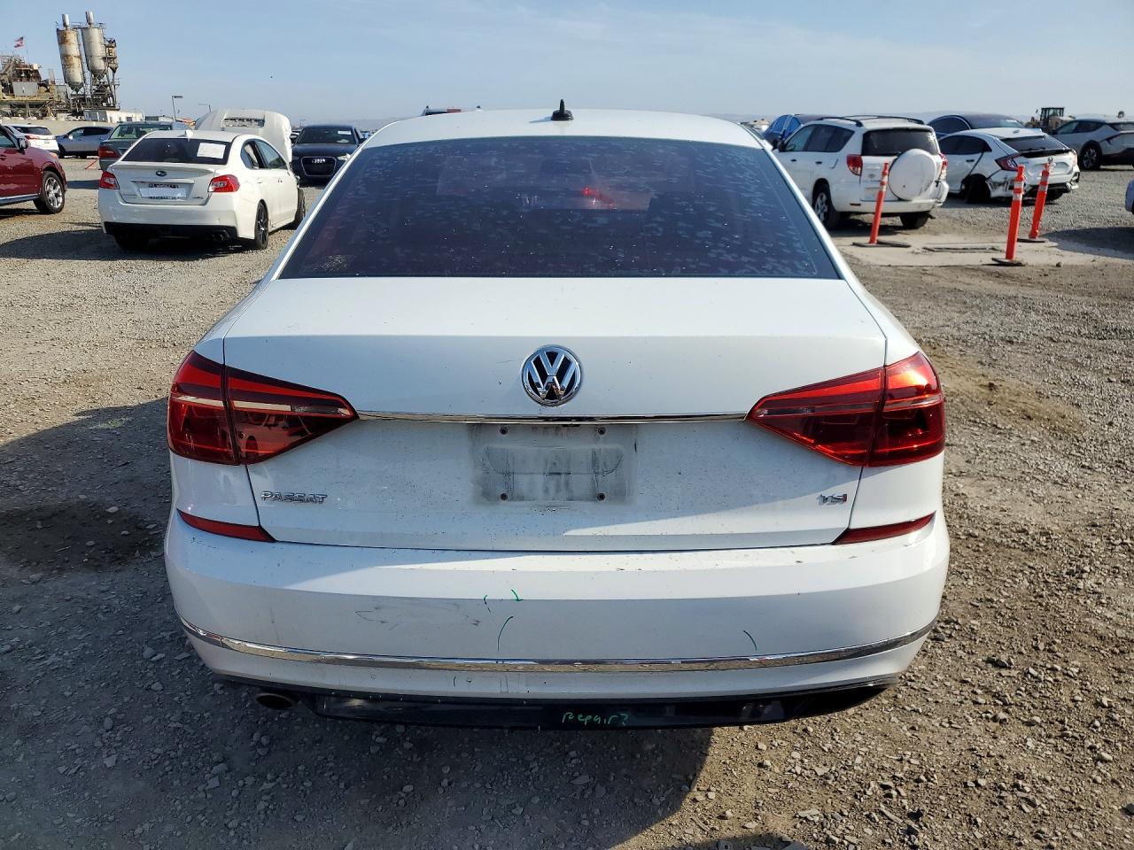 2017 VOLKSWAGEN PASSAT R-LINE photo 16