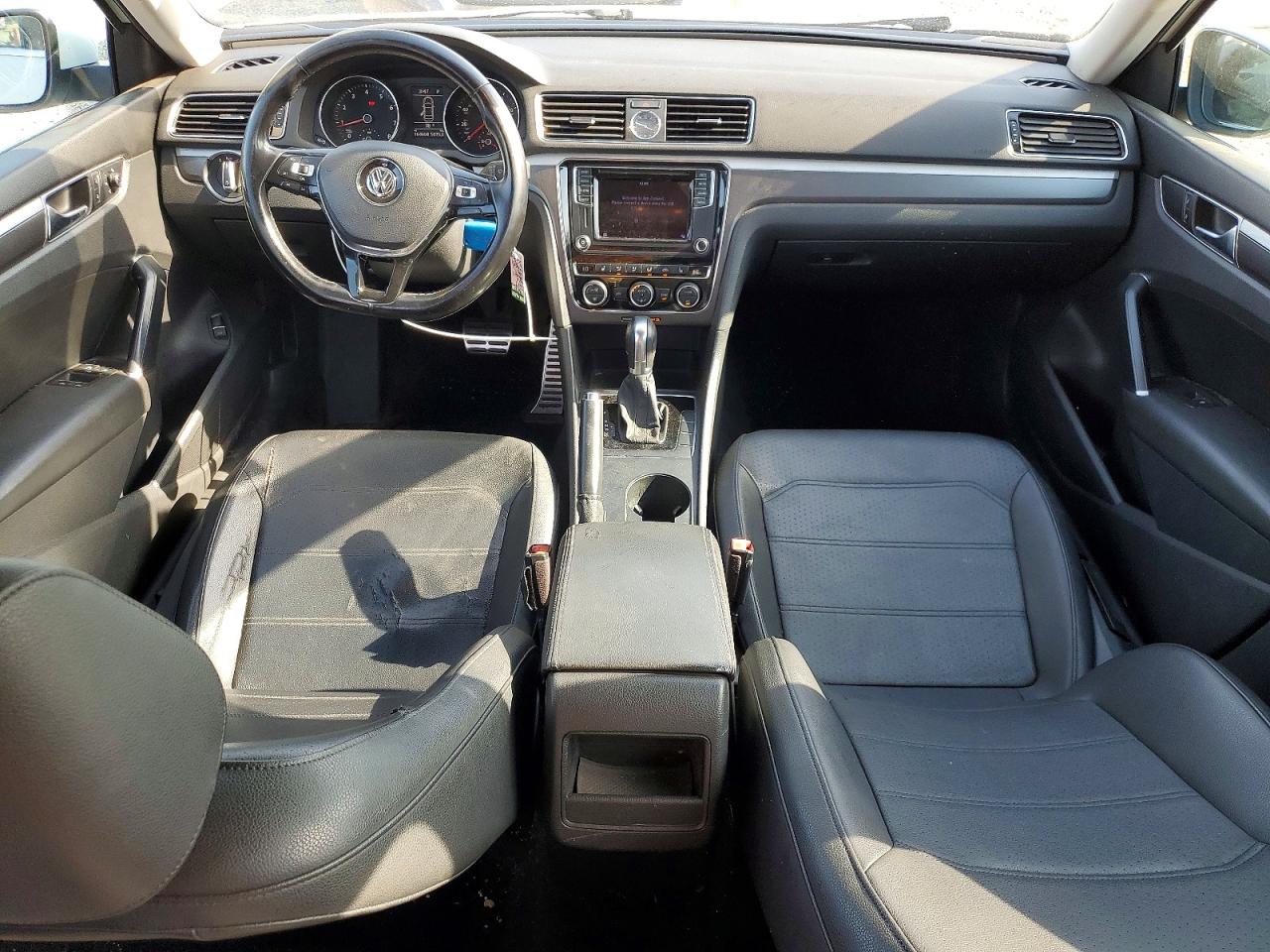 2017 VOLKSWAGEN PASSAT R-LINE photo 22