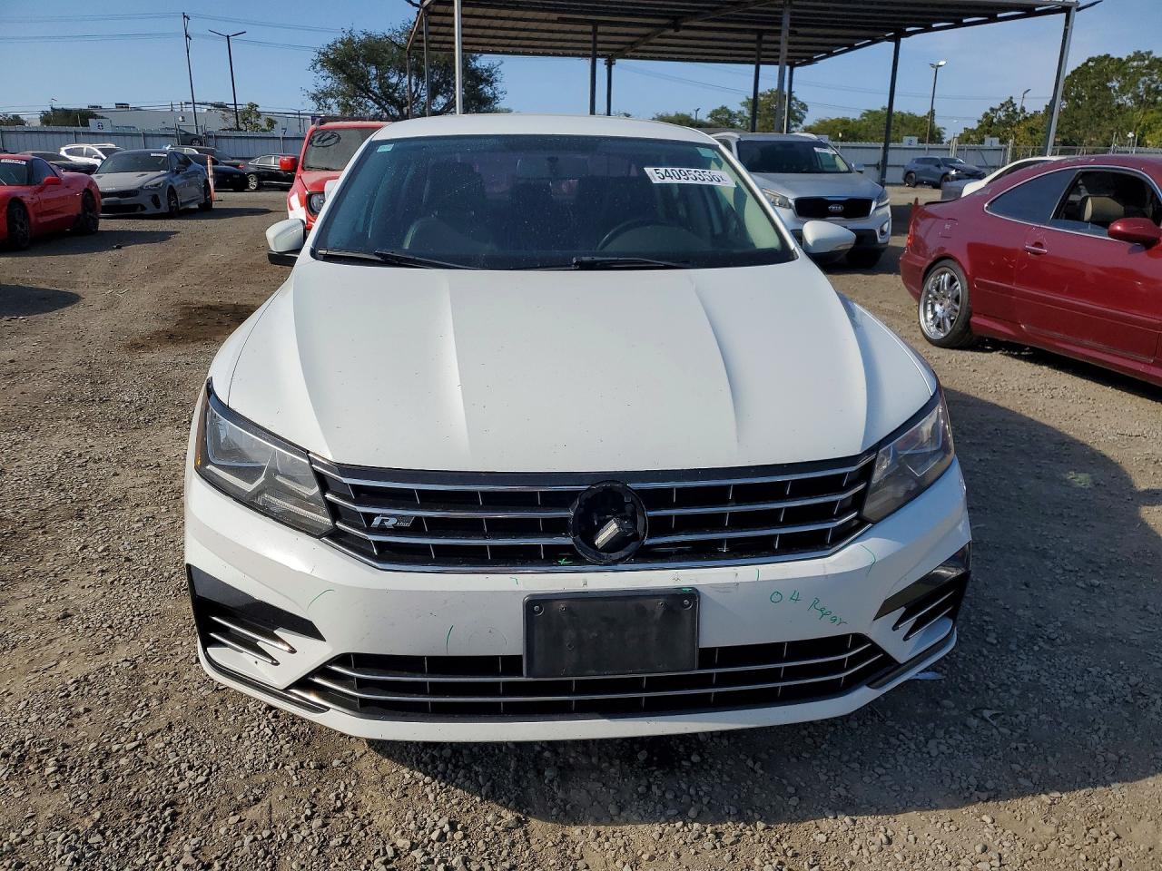 2017 VOLKSWAGEN PASSAT R-LINE photo 13